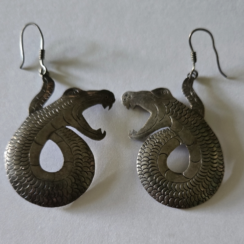 VINTAGE Hmong Sterling Silver Dragon Uroboros Serpent Earrings